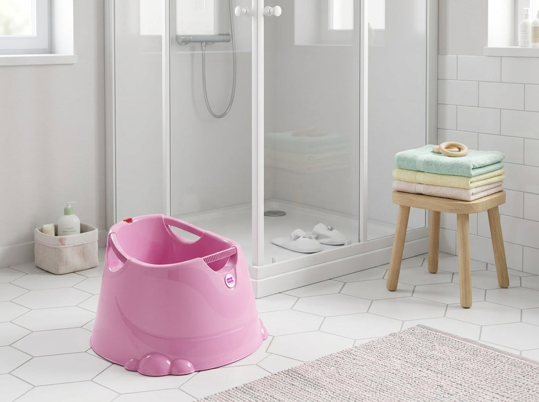 Opla badje in een kleine badkamer met douche