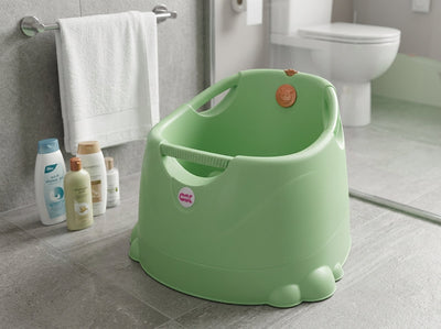 Opla badje munt in een douche met glazen deur en witte tegels - realistische afmetingen