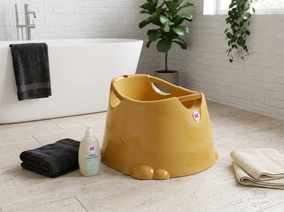 Opla badje oker in een moderne badkamer met douche - realistische afmetingen
